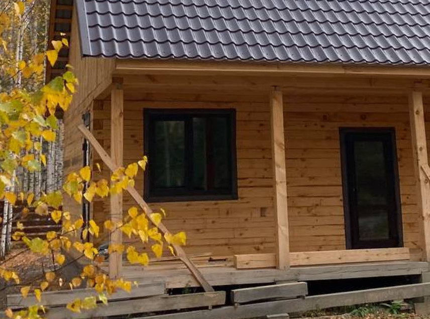 Остекление загородного дома повортно-откидными окнами